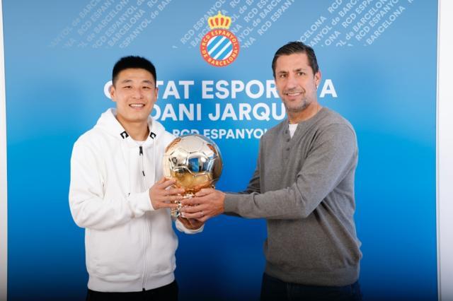 石油杯赛程-2021中国金球奖揭晓 武磊再夺魁 王霜第四度捧杯